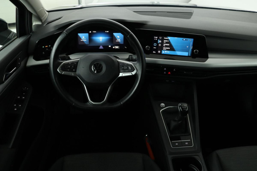 Volkswagen Golf 1.0 TSI | Carplay | Adaptive cruise | PDC | Full LED | Active Info Display | Bluetooth | Regensensor