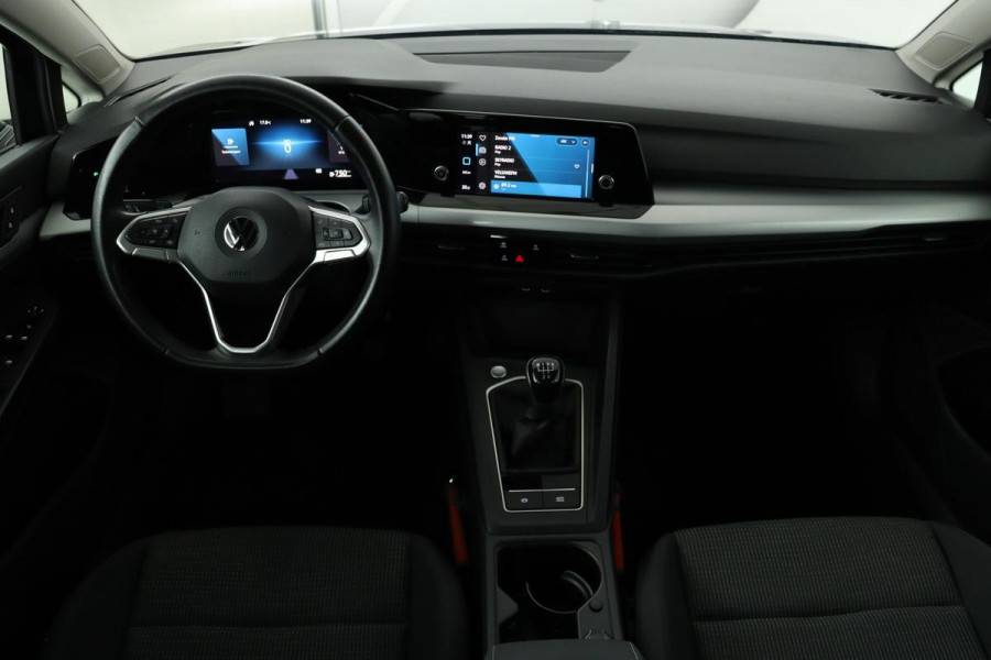 Volkswagen Golf 1.0 TSI | Carplay | Adaptive cruise | PDC | Full LED | Active Info Display | Bluetooth | Regensensor