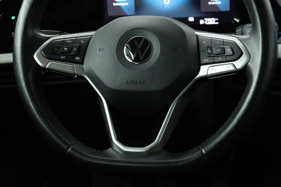 Volkswagen Golf 1.0 TSI | Carplay | Adaptive cruise | PDC | Full LED | Active Info Display | Bluetooth | Regensensor