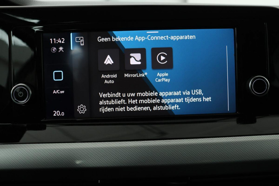 Volkswagen Golf 1.0 TSI | Carplay | Adaptive cruise | PDC | Full LED | Active Info Display | Bluetooth | Regensensor