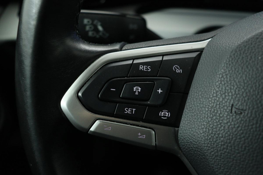 Volkswagen Golf 1.0 TSI | Carplay | Adaptive cruise | PDC | Full LED | Active Info Display | Bluetooth | Regensensor