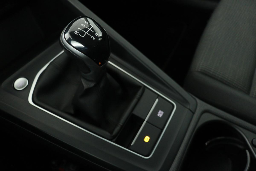 Volkswagen Golf 1.0 TSI | Carplay | Adaptive cruise | PDC | Full LED | Active Info Display | Bluetooth | Regensensor