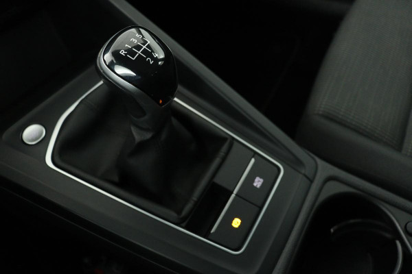 Volkswagen Golf 1.0 TSI | Carplay | Adaptive cruise | PDC | Full LED | Active Info Display | Bluetooth | Regensensor