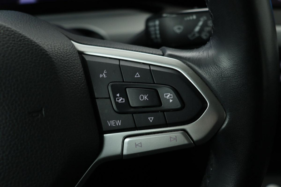 Volkswagen Golf 1.0 TSI | Carplay | Adaptive cruise | PDC | Full LED | Active Info Display | Bluetooth | Regensensor