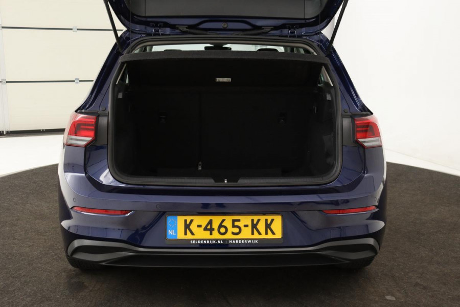 Volkswagen Golf 1.0 TSI | Carplay | Adaptive cruise | PDC | Full LED | Active Info Display | Bluetooth | Regensensor