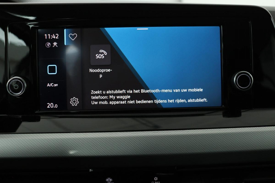 Volkswagen Golf 1.0 TSI | Carplay | Adaptive cruise | PDC | Full LED | Active Info Display | Bluetooth | Regensensor
