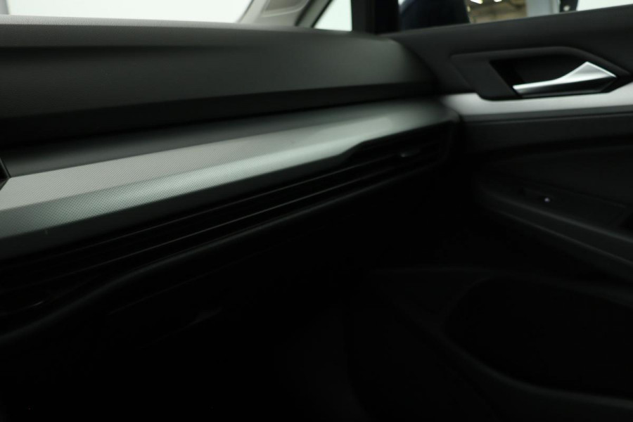 Volkswagen Golf 1.0 TSI | Carplay | Adaptive cruise | PDC | Full LED | Active Info Display | Bluetooth | Regensensor