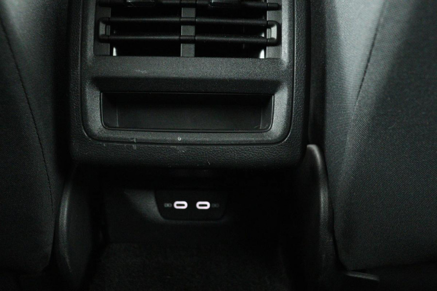 Volkswagen Golf 1.0 TSI | Carplay | Adaptive cruise | PDC | Full LED | Active Info Display | Bluetooth | Regensensor