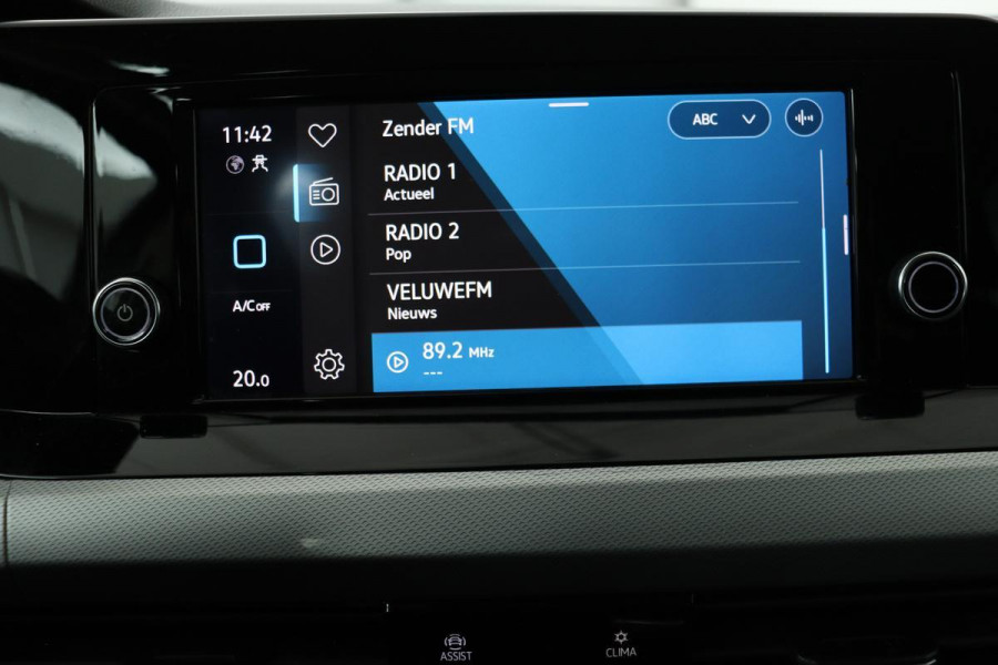 Volkswagen Golf 1.0 TSI | Carplay | Adaptive cruise | PDC | Full LED | Active Info Display | Bluetooth | Regensensor