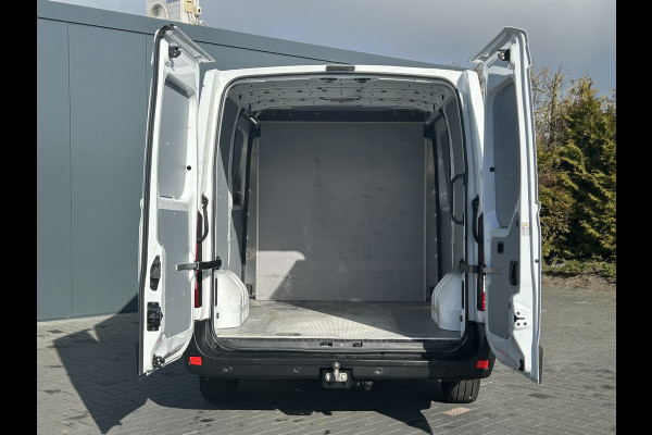 Renault Master 2.3 dCi 136 PK / 2x SCHUIFDEUR / L1H1 / 1e. EIG. / 2.5 TONS TREKHAAK / AIRCO / CRUISE / 3-ZITS