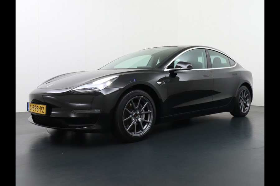 Tesla Model 3 Long Range 75kWh 463PK Lmv-18" Telefoon-Sleutel Premium Audio 4wd AutoPilot Panoramadak Camera's Leder Adaptive-CruiseControl-St Stoel en achterbank verwarming Keyless Electr.Stoelen+Memory+Easy-Entry WiFi Origineel Nederlandse auto Grootste accu, Tot 16,5kwh thuis laden. Accu garantie 10-12-2027 / 192.000km