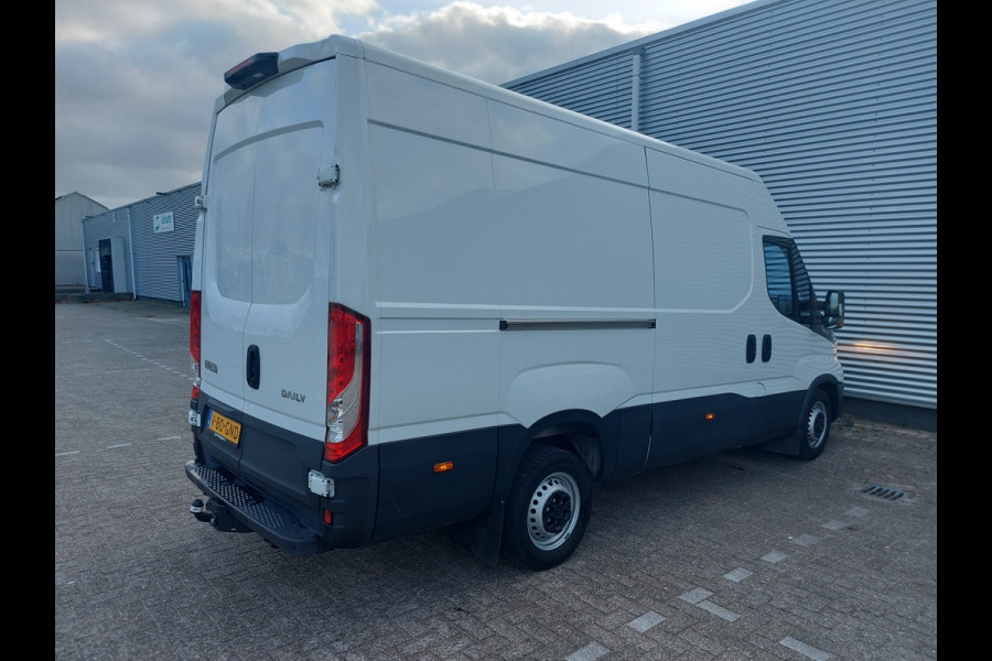 Iveco Daily 35S18V 3.0 352 H2 Automaat 8,luchtvering,trekhaak ,clima,navigatie/camera/carplay,Prijs EXCL.BTW