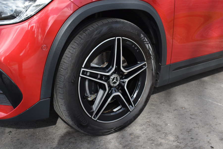 Mercedes-Benz GLA 200 Business Solution AMG Trekhaak el-achterklep Amg-pakket Pano dak