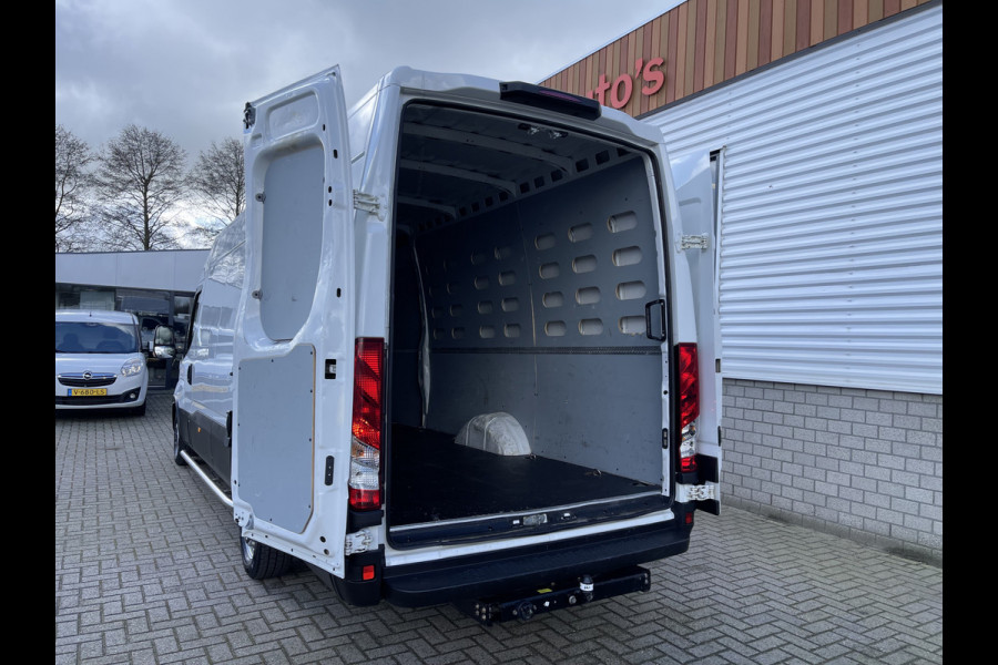 Iveco Daily 35S14V 2.3 410 automaat L4H2 ( L3H2 ) / vaste prijs rijklaar € 23.950 ex btw / lease vanaf € 428 / airco / cruise control / trekhaak 3500 kg / laadruimte 375 cm lang !