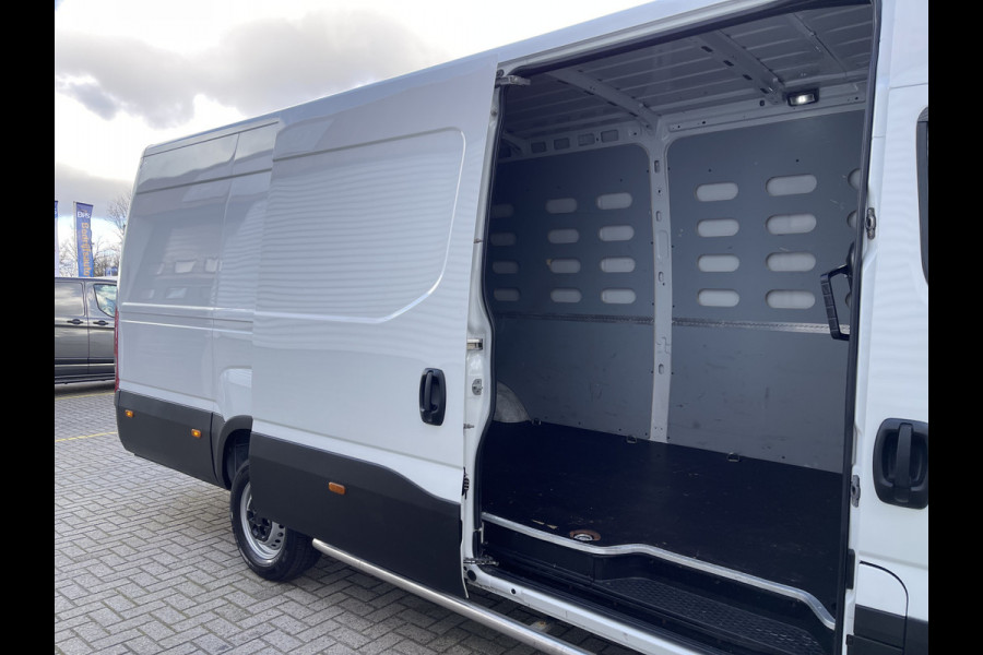 Iveco Daily 35S14V 2.3 410 automaat L4H2 ( L3H2 ) / vaste prijs rijklaar € 23.950 ex btw / lease vanaf € 428 / airco / cruise control / trekhaak 3500 kg / laadruimte 375 cm lang !