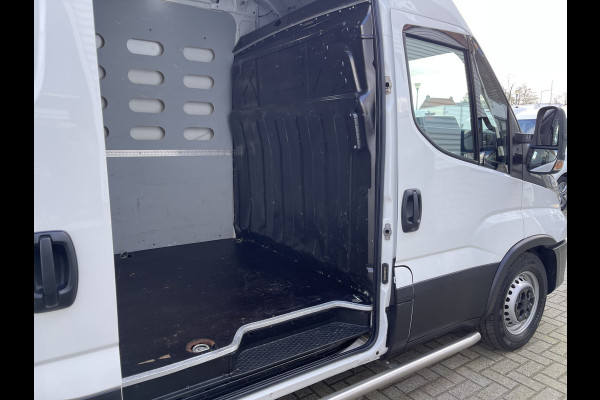 Iveco Daily 35S14V 2.3 410 automaat L4H2 ( L3H2 ) / vaste prijs rijklaar € 23.950 ex btw / lease vanaf € 428 / airco / cruise control / trekhaak 3500 kg / laadruimte 375 cm lang !