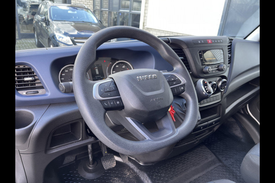 Iveco Daily 35S14V 2.3 410 automaat L4H2 ( L3H2 ) / vaste prijs rijklaar € 23.950 ex btw / lease vanaf € 428 / airco / cruise control / trekhaak 3500 kg / laadruimte 375 cm lang !