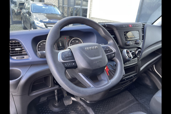 Iveco Daily 35S14V 2.3 410 automaat L4H2 ( L3H2 ) / vaste prijs rijklaar € 23.950 ex btw / lease vanaf € 428 / airco / cruise control / trekhaak 3500 kg / laadruimte 375 cm lang !