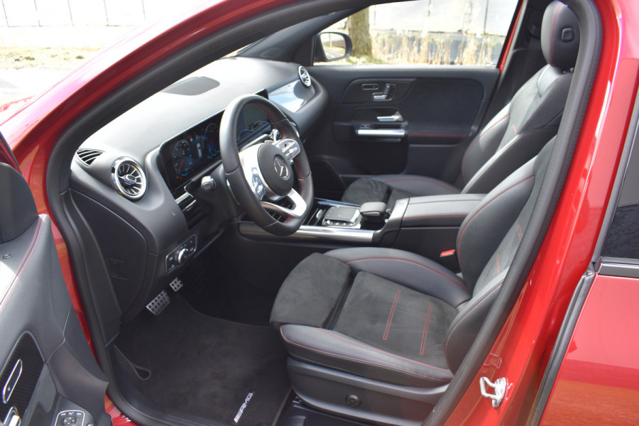 Mercedes-Benz GLA 200 Business Solution AMG Trekhaak el-achterklep Amg-pakket Pano dak
