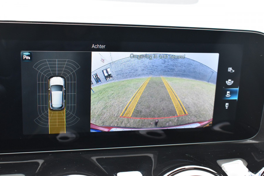 Mercedes-Benz GLA 200 Business Solution AMG Trekhaak el-achterklep Amg-pakket Pano dak