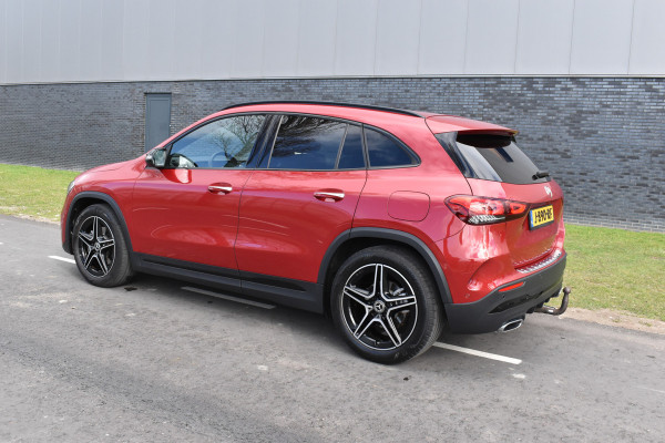 Mercedes-Benz GLA 200 Business Solution AMG Trekhaak el-achterklep Amg-pakket Pano dak