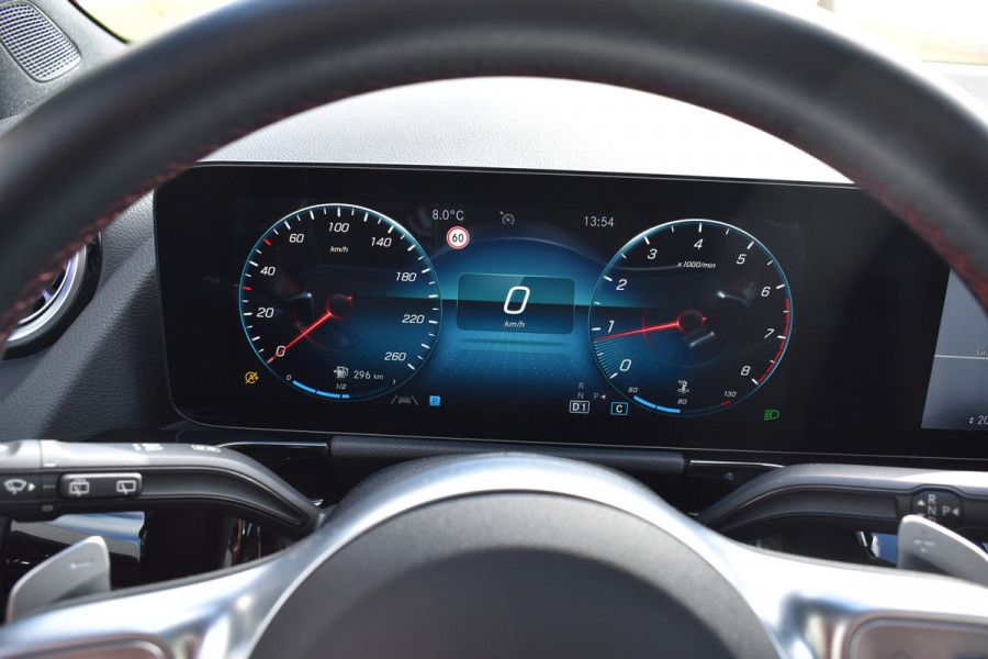 Mercedes-Benz GLA 200 Business Solution AMG Trekhaak el-achterklep Amg-pakket Pano dak