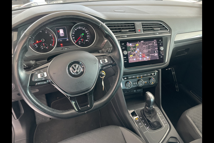 Volkswagen Tiguan 1.4 TSI ACT Comfortline Business Full options met o.a Navigatiepakket - Climate control - Cruise control - Park sensoren V+A - Navi full map - Trekhaak Auto - V-stoelen VW