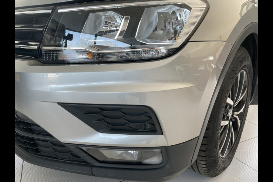 Volkswagen Tiguan 1.4 TSI ACT Comfortline Business Full options met o.a Navigatiepakket - Climate control - Cruise control - Park sensoren V+A - Navi full map - Trekhaak Auto - V-stoelen VW