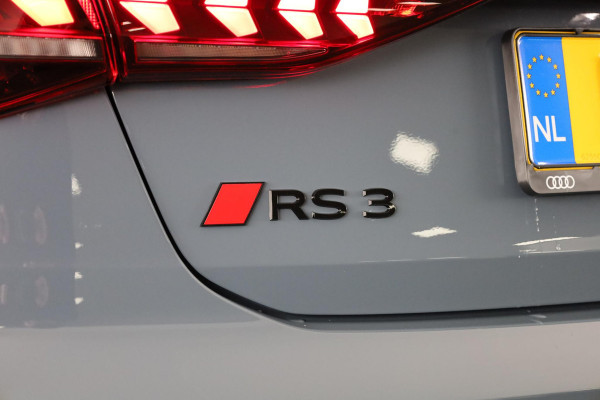 Audi RS3 Sportback 2.5 TFSI RS 3 quattro 400pk Panoramadak | RS-sportuitlaatsysteem | RS carbon glanszwart |  topsnelheid 280 km/h | Adaptief onderstel