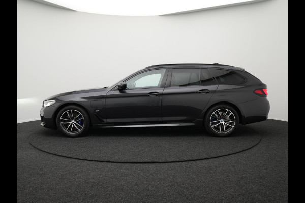 BMW 5 Serie Touring 530e xDrive M-Sport Plug In Hybrid | PHEV | Carplay | Sfeerverlichting | 360 Camera | Electrische Sportstoelen Verwarmd |  Stoelverwarming | Spraakbediening |