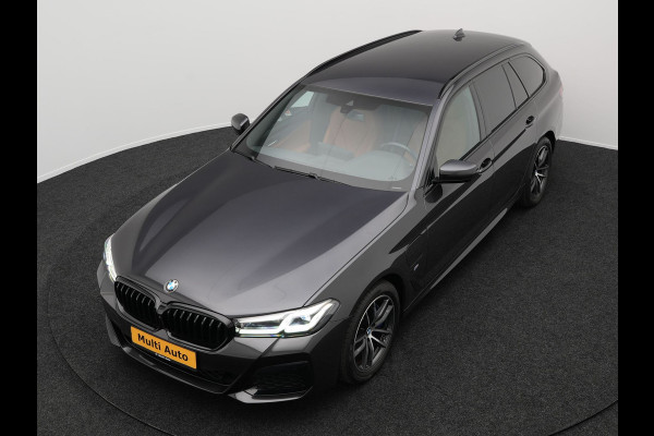 BMW 5 Serie Touring 530e xDrive M-Sport Plug In Hybrid | PHEV | Carplay | Sfeerverlichting | 360 Camera | Electrische Sportstoelen Verwarmd |  Stoelverwarming | Spraakbediening |