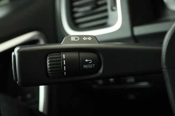 Volvo V60 2.0 T4 Business Sport (PANORAMADAK, STOELVERWARMING, CAMERA, LEER, PARKEERSENSOREN, NL-AUTO, GOED ONDERHOUDEN)