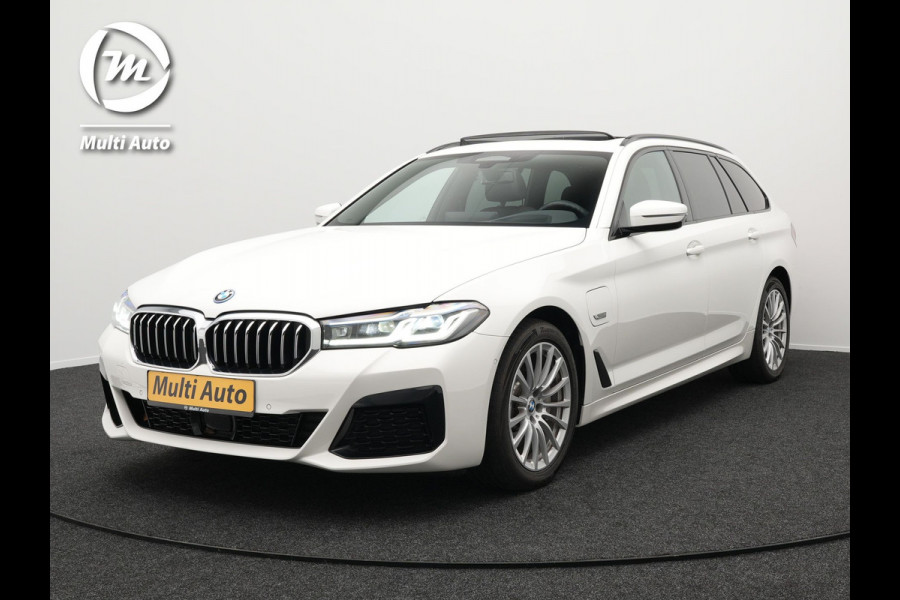 BMW 5 Serie Touring 530e M-Sport Plug In Hybrid PHEV | Adaptive Cruise | Trekhaak af Fabriek | Laser LED | Carplay | Camera | Head Up | Electrische Lederen Sportstoelen | Stuur/Stoel Verwarming |