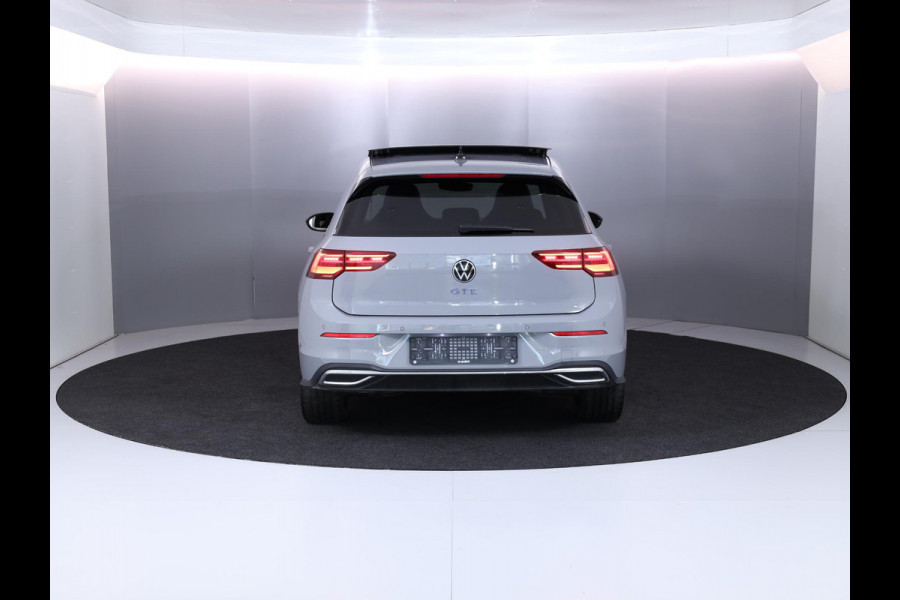 Volkswagen Golf 1.4 eHybrid GTE 245PK PHEV | Panorama dak | 18 "Lm velgen | Matrix koplampen | Stoelverwarming |