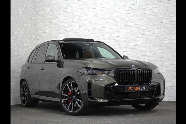 BMW X5 50e M-Sport Pro | 360 Camera | ACC | Panorama | Soft-Close | Head-Up | Indiv. Leder | Alcantara-Hemel | Manhattan Metallic | Iconic-Glow | Stoelventilatie | 4-Zone Clima | Harman-Kardon | Memory | Stoelverwarming V+A | Iso-Glas | Keyless-Entry | Stuurverwarming | Bekerhouder Clima | Comfortstoelen | M-Gordels | Zonwering |