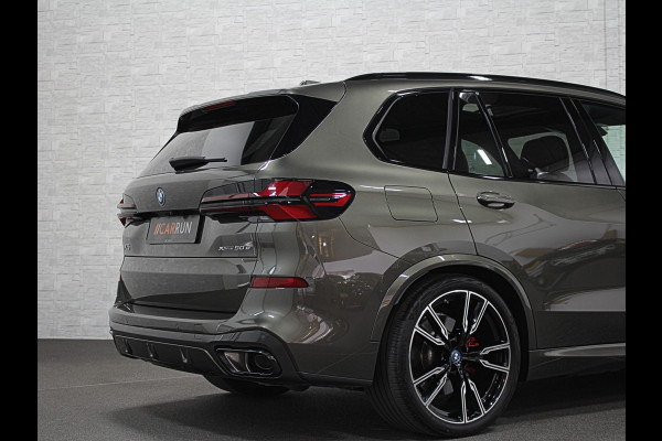 BMW X5 50e M-Sport Pro | 360 Camera | ACC | Panorama | Soft-Close | Head-Up | Indiv. Leder | Alcantara-Hemel | Manhattan Metallic | Iconic-Glow | Stoelventilatie | 4-Zone Clima | Harman-Kardon | Memory | Stoelverwarming V+A | Iso-Glas | Keyless-Entry | Stuurverwarming | Bekerhouder Clima | Comfortstoelen | M-Gordels | Zonwering |