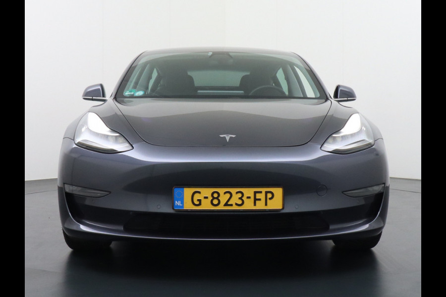 Tesla Model 3 Long Range 75kWh 463PK Trekhaak 18" FSD-Full Self Driving Computer-3 Premium Audio 4wd AutoPilot Panoramadak Camera's Leer Adapt Stoel en achterbank verwarming Electr.Stoelen+Memory+Easy-Entry WiFi Orig. NLse auto Grootste accu Tot 16,5kwh thuis laden. Accu-Garantie tot 20-12-2027 max 192.000km