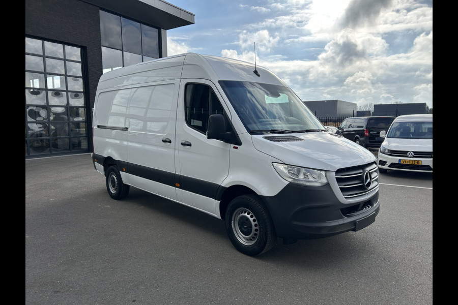 Mercedes-Benz Sprinter 317 CDI L2 H2 3500KG Trekhaak / MBUX / Carplay navigatie / Airco / 270 Graden achterdeuren