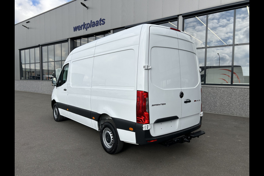 Mercedes-Benz Sprinter 317 CDI L2 H2 3500KG Trekhaak / MBUX / Carplay navigatie / Airco / 270 Graden achterdeuren