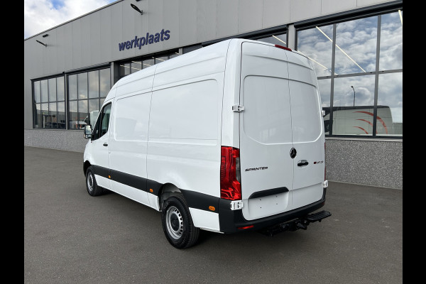 Mercedes-Benz Sprinter 317 CDI L2 H2 3500KG Trekhaak / MBUX / Carplay navigatie / Airco / 270 Graden achterdeuren