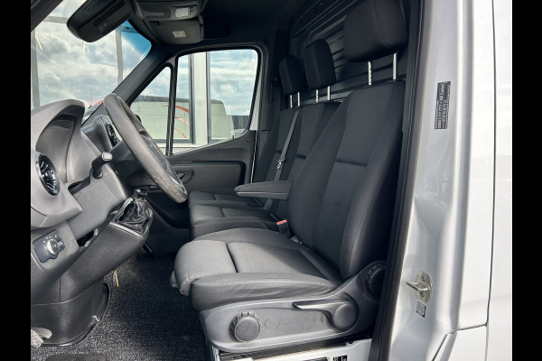 Mercedes-Benz Sprinter 317 CDI L2 H2 3500KG Trekhaak / MBUX / Carplay navigatie / Airco / 270 Graden achterdeuren