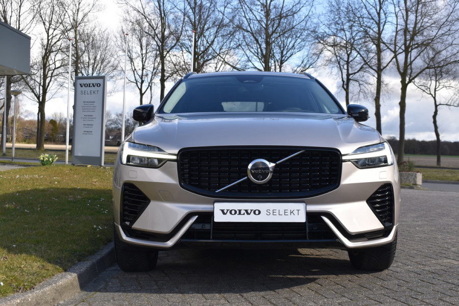 Volvo XC60 T6 350PK Plug-in hybrid AWD Plus Dark | Trekhaak | Panodak | 360 camera | H&K | Stoelverwarming | 19"LMV