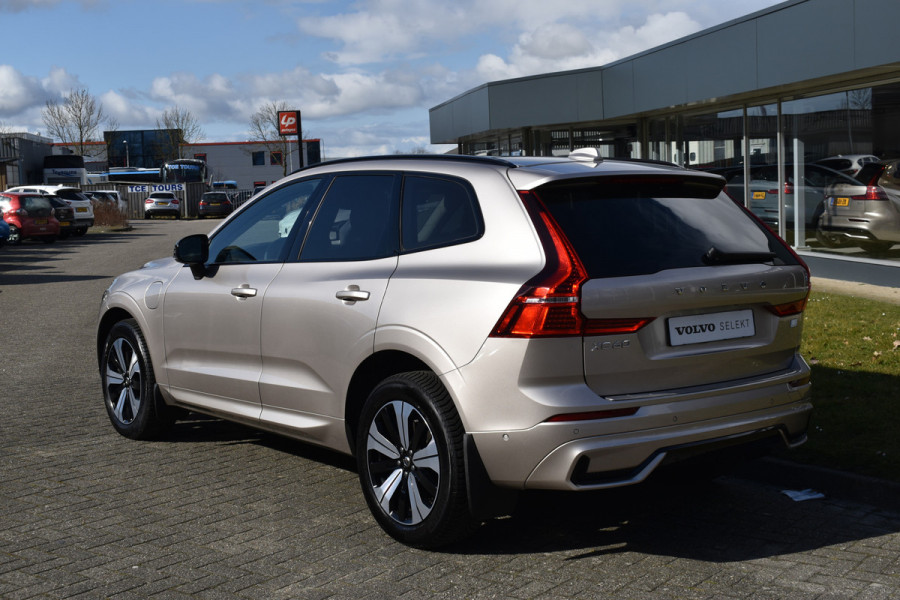 Volvo XC60 T6 350PK Plug-in hybrid AWD Plus Dark | Trekhaak | Panodak | 360 camera | H&K | Stoelverwarming | 19"LMV