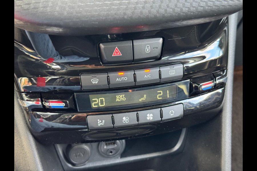 Peugeot 208 1.2 PureTech Blue Lease Executive 2018 NAVI NAP