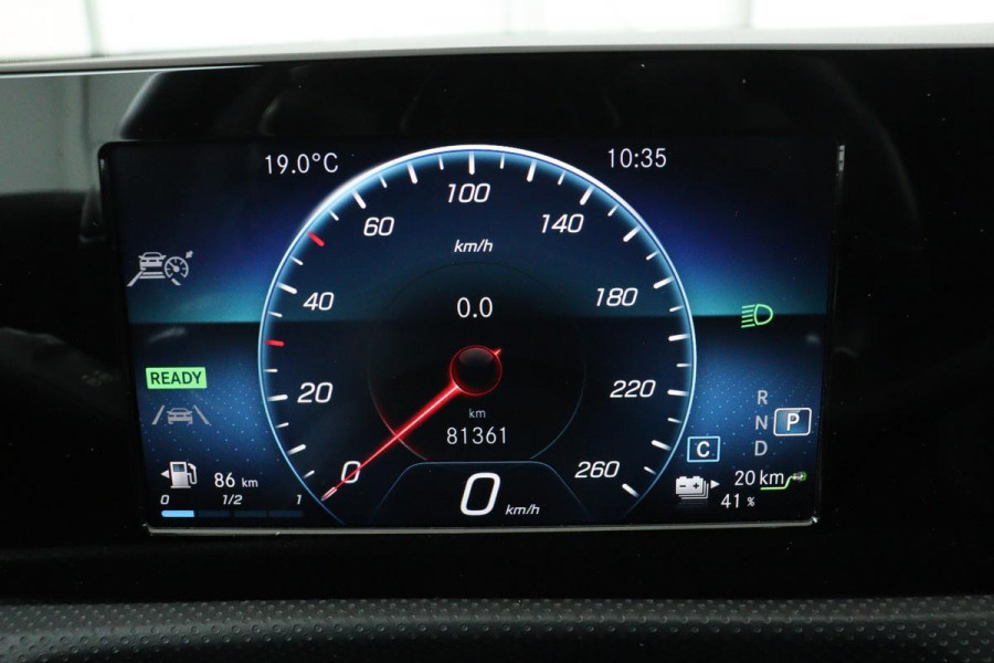 Mercedes-Benz A-Klasse 250e AMG Night | Panoramadak | Adaptive cruise | Carplay | Stoelverwarming | Camera | Leder/Alcantara | Full LED | Sfeerverlichting | Navigatie