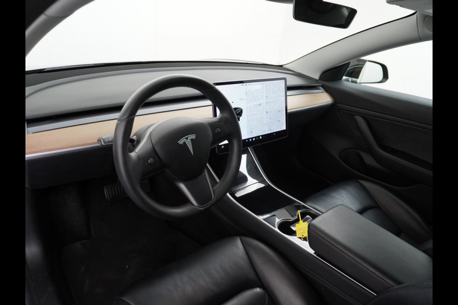 Tesla Model 3 SR+60kWh 325PK 18" AutoPilot Leer PanoDak Adaptive cruise Camera's Elektr.-Stuur+Stoelen+Spiegels+Geheugen+Easy-Entry+Verwarmde  Navi LED-a+v Comfortstoelen ACC DAB Voorverwarmen interieur via App Keyless via Telefoonsleutel One-Pedal-Drive Origineel Nederlandse auto tot 11kw laden thuis ! Garantie Accu tot  08-11-2027 max 160.000km 1584kg licht!