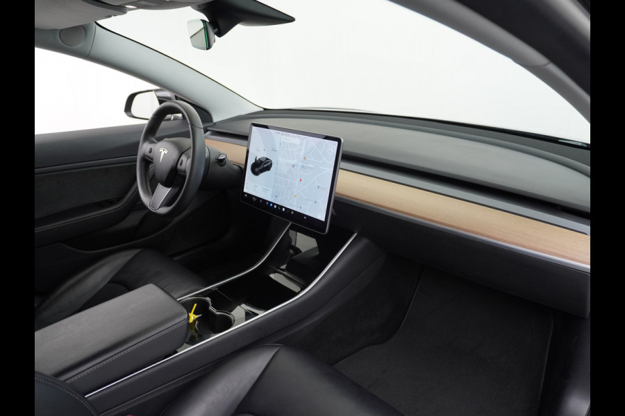 Tesla Model 3 SR+60kWh 325PK 18" AutoPilot Leer PanoDak Adaptive cruise Camera's Elektr.-Stuur+Stoelen+Spiegels+Geheugen+Easy-Entry+Verwarmde  Navi LED-a+v Comfortstoelen ACC DAB Voorverwarmen interieur via App Keyless via Telefoonsleutel One-Pedal-Drive Origineel Nederlandse auto tot 11kw laden thuis ! Garantie Accu tot  08-11-2027 max 160.000km 1584kg licht!