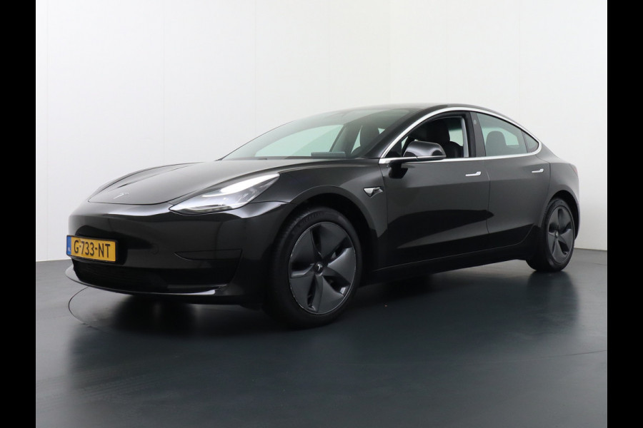 Tesla Model 3 SR+60kWh 325PK 18" AutoPilot Leer PanoDak Adaptive cruise Camera's Elektr.-Stuur+Stoelen+Spiegels+Geheugen+Easy-Entry+Verwarmde  Navi LED-a+v Comfortstoelen ACC DAB Voorverwarmen interieur via App Keyless via Telefoonsleutel One-Pedal-Drive Origineel Nederlandse auto tot 11kw laden thuis ! Garantie Accu tot  08-11-2027 max 160.000km 1584kg licht!