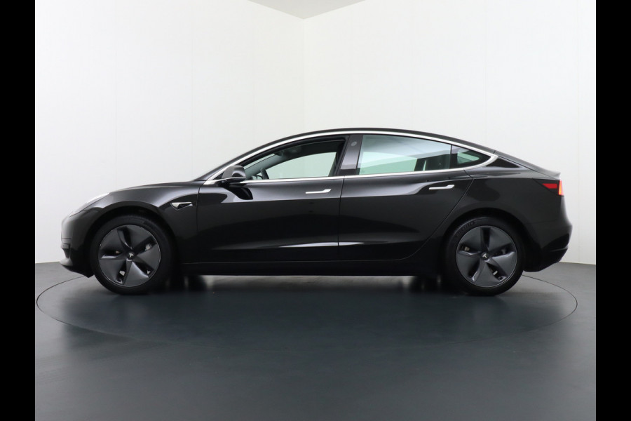 Tesla Model 3 SR+60kWh 325PK 18" AutoPilot Leer PanoDak Adaptive cruise Camera's Elektr.-Stuur+Stoelen+Spiegels+Geheugen+Easy-Entry+Verwarmde  Navi LED-a+v Comfortstoelen ACC DAB Voorverwarmen interieur via App Keyless via Telefoonsleutel One-Pedal-Drive Origineel Nederlandse auto tot 11kw laden thuis ! Garantie Accu tot  08-11-2027 max 160.000km 1584kg licht!