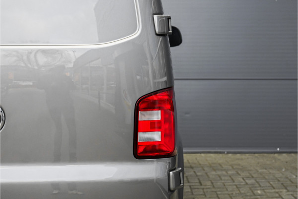 Volkswagen Transporter 2.0 TDI L2H1 Highline Navi ACC Trekhaak 1e Eig NL